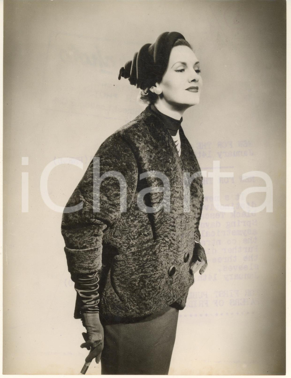 Fotografia d epoca originale 1954 LONDON Model wearing Tescan Embros Lamb black jacket Photo Fashion 15x20 1