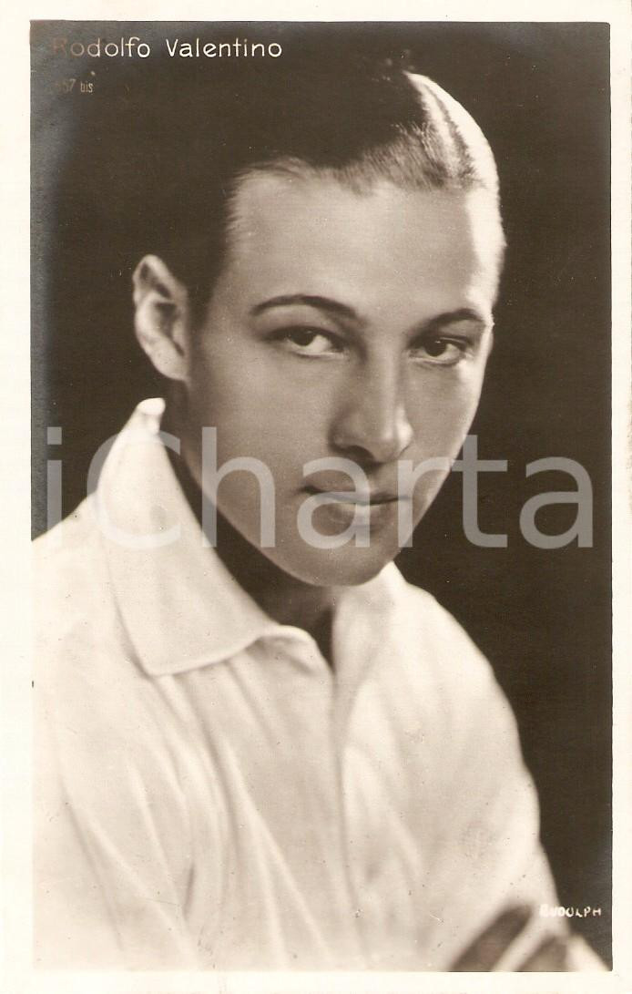 Cartolina originale da collezione 1925 ca CINEMA Rodolfo VALENTINO Ritratto con camicia bianca Cartolina FP NV 1