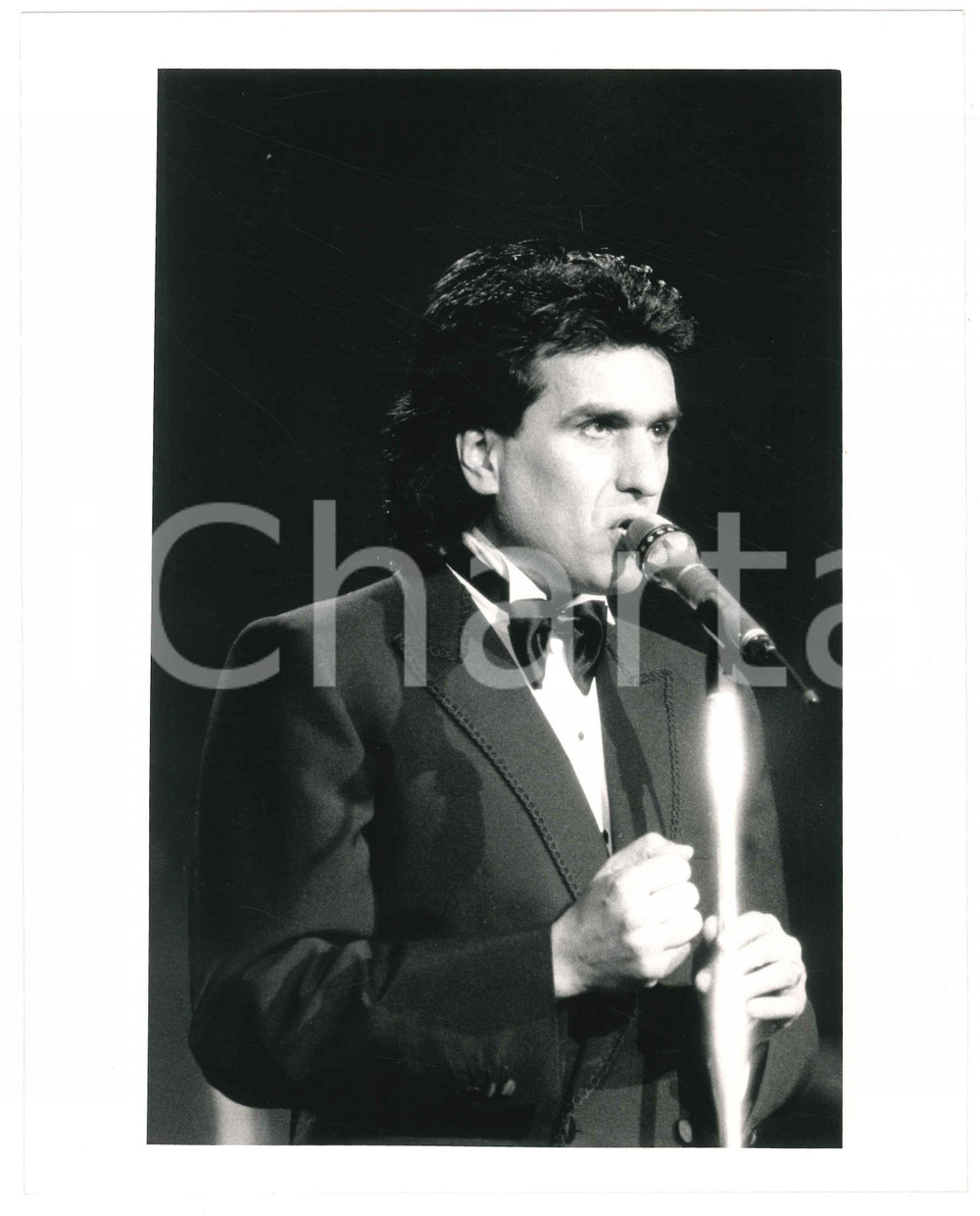 Fotografia d epoca originale 1989 FESTIVAL DI SANREMO Toto CUTUGNO durante l esibizione  Foto 20x25 cm 1 1