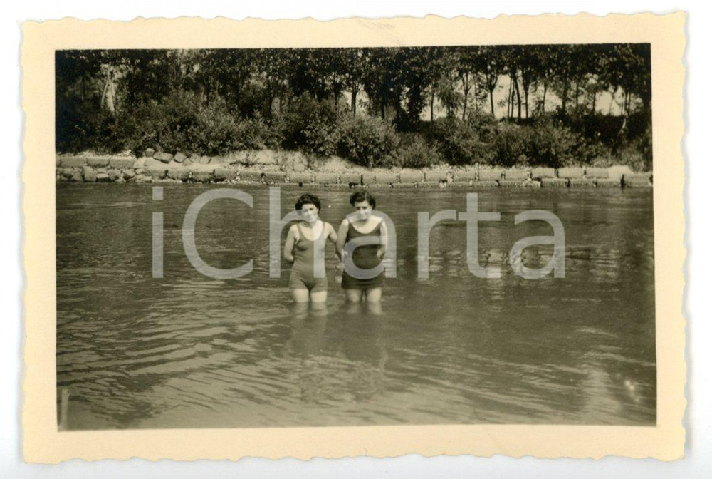 Fotografia d epoca originale 1946 PAULLO Fiume ADDA  Donne in costume da bagno Fotografia VINTAGE 9x6 1