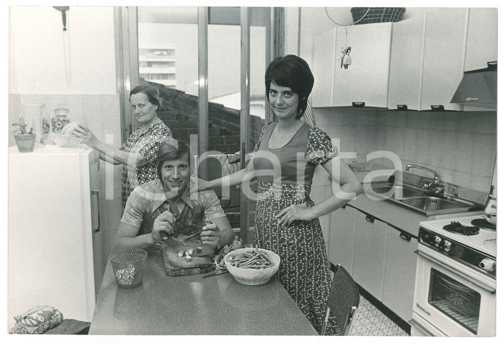 Fotografia d epoca originale 1970 ca CALCIO  JUVENTUS Pietro GEDEONE CARMIGNANI con moglie e mamma  Foto 1