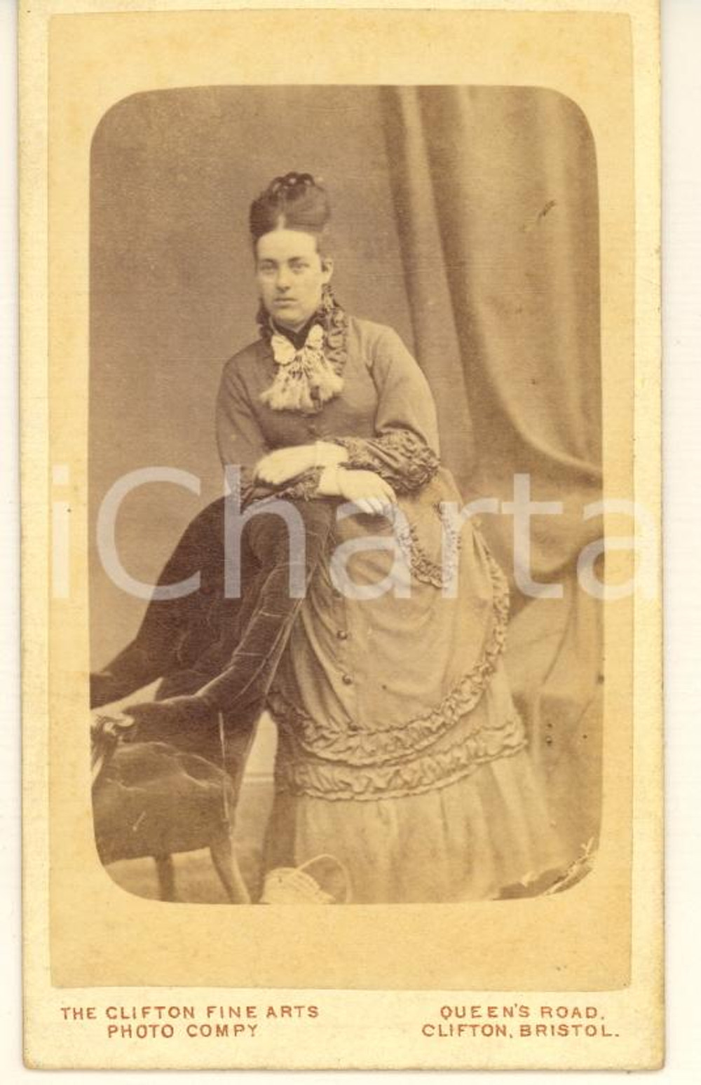 Fotografia d epoca originale 1880 ca BRISTOL UK Portrait of a young lady  Photo Clifton Fine Arts CDV 1