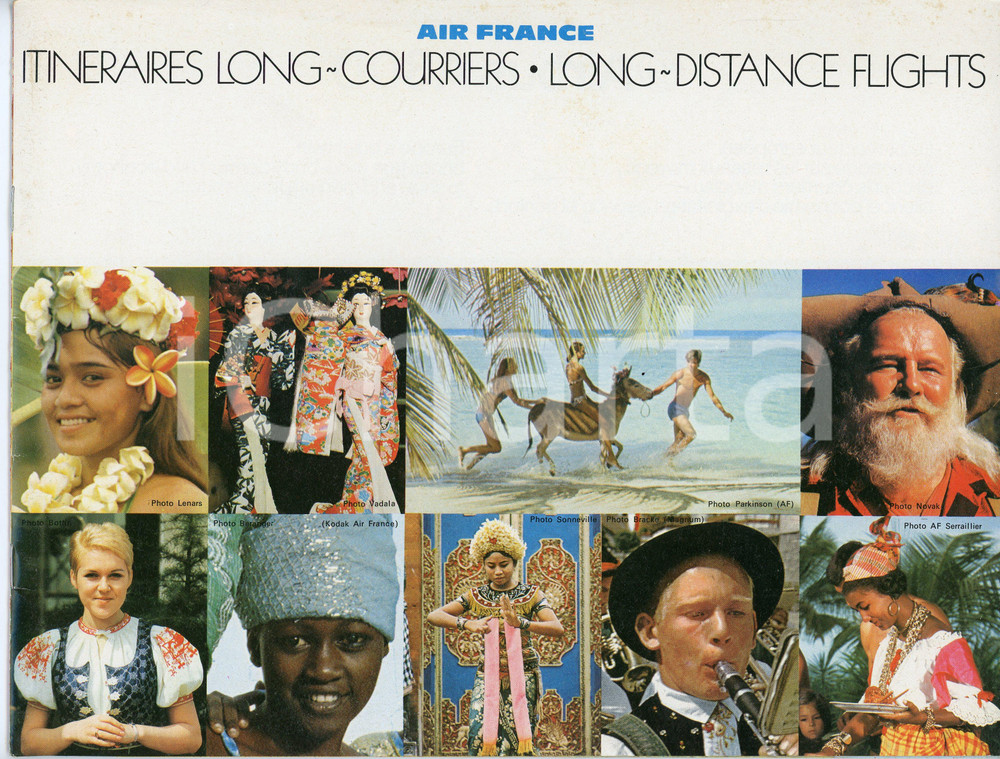 Libro, pubblicazione d epoca 1975 ca AIR FRANCE Long distance flights  Iineraires long courriers Route maps 1