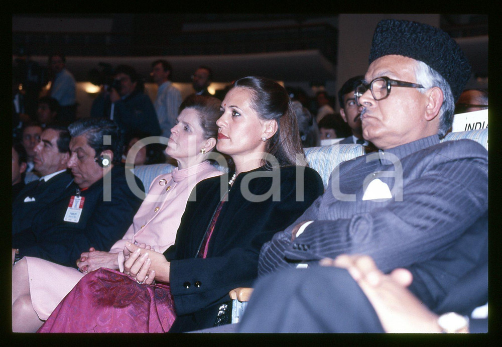 Fotografia d epoca originale 1990 ca Milano? Sonia MAINO GANDHI 35mm VINTAGE SLIDE 1