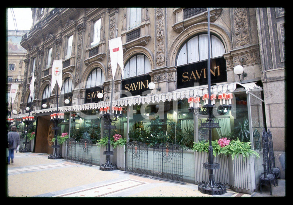 Fotografia d epoca originale 1990 MILANO Ristorante SAVINI Galleria VITTORIO EMANUELE II 35mm VINTAGE SLIDE 1