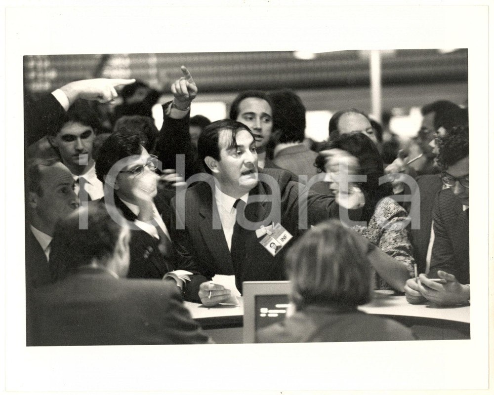Fotografia d epoca originale 1987 MILANO Borsa Italiana  Momenti di frenesia Foto ARTISTICA 25x20 1