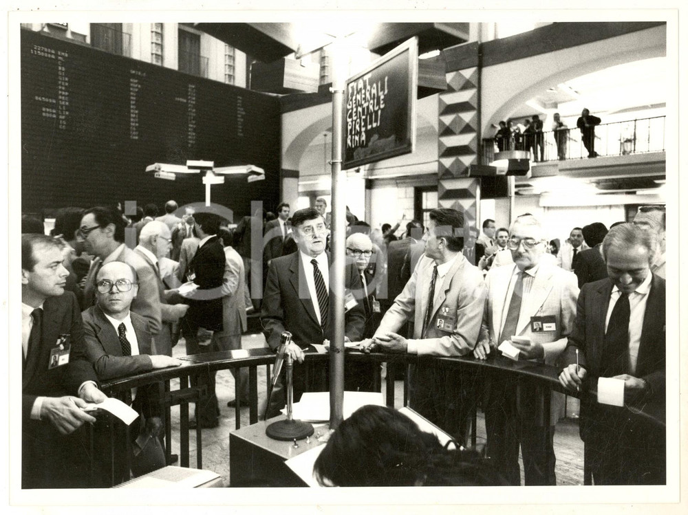 Fotografia d epoca originale 1987 MILANO Borsa Italiana  Broker seguono andamento dei titoli Foto 24x18 1