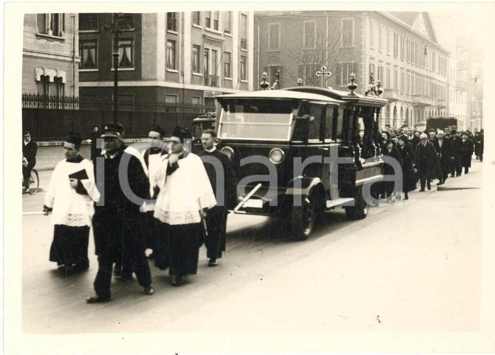 Fotografia d epoca originale 1930 ca MILANO via Francesco Sforza  Ospedale Maggiore  Corteo funebre Foto 2 1