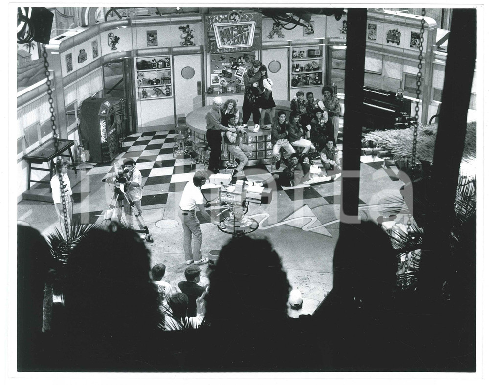Fotografia d epoca originale 1988 DISNEY  MGM STUDIOS Backstage Studio Tour MICKEY MOUSE CLUB  Photo 25x20 1