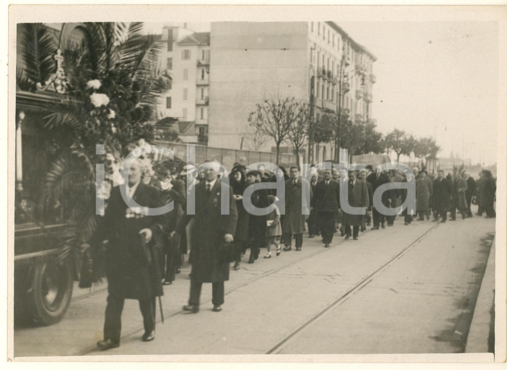 Fotografia d epoca originale 1930 ca MILANO Via Ripamonti  Corteo funebre  Fotografia 18x13 cm 2 1