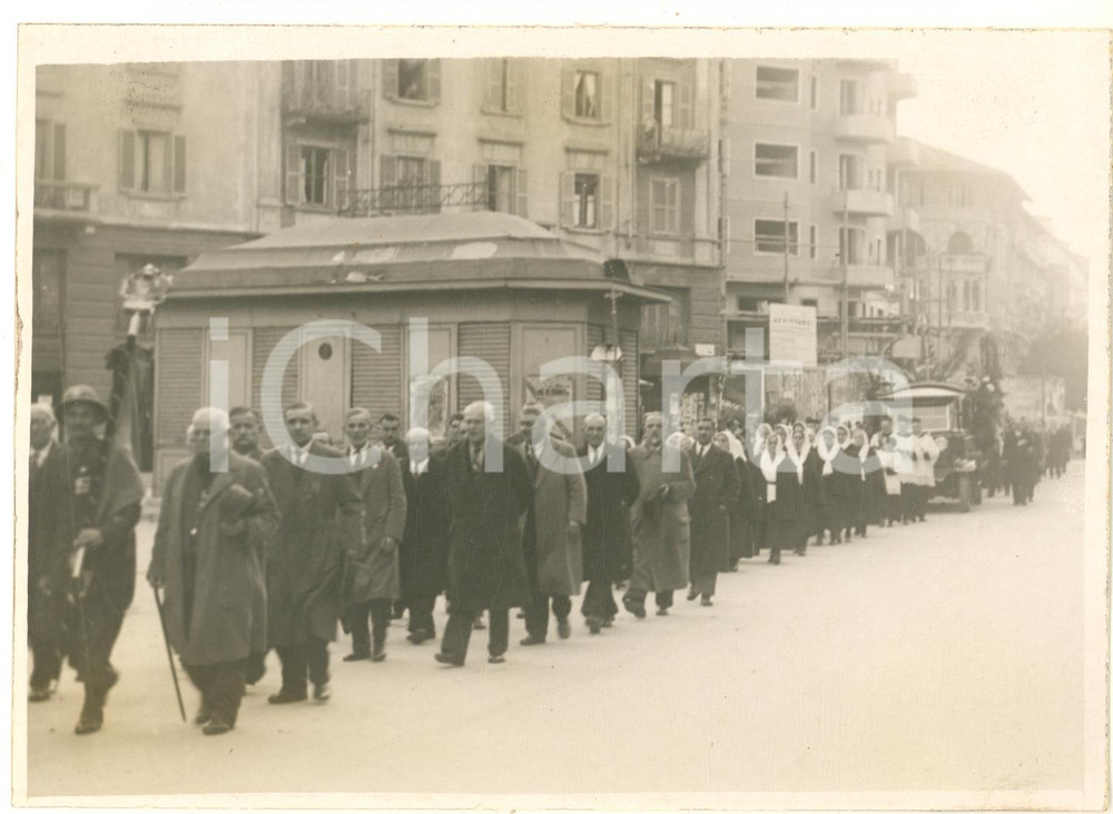 Fotografia d epoca originale 1930 ca MILANO Via Ripamonti  Corteo funebre  Fotografia 18x13 cm 5 1