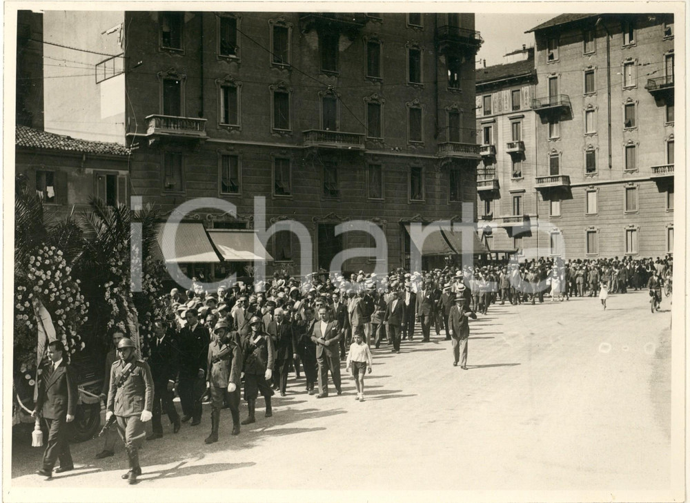 Fotografia d epoca originale 1930 ca MILANO Via Ferrucci ang. via Giovanni da Procida  Funerale  Foto 1 1