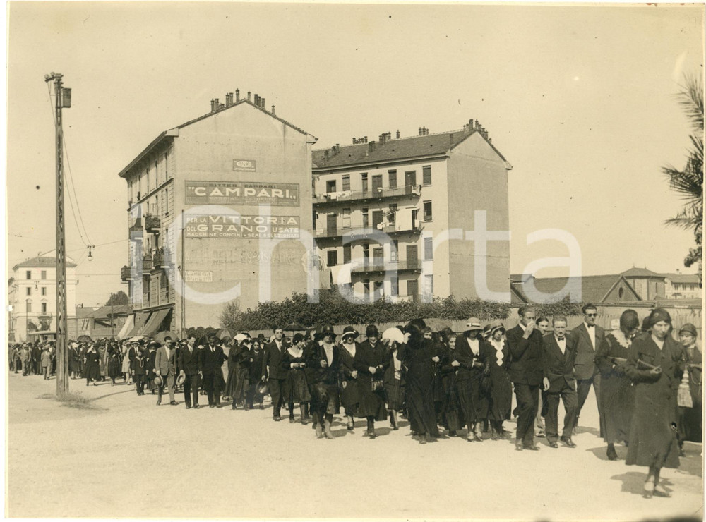 Fotografia d epoca originale 1930 ca MILANO Via Francesco Ferrucci  Corteo funebre  Foto 1 1