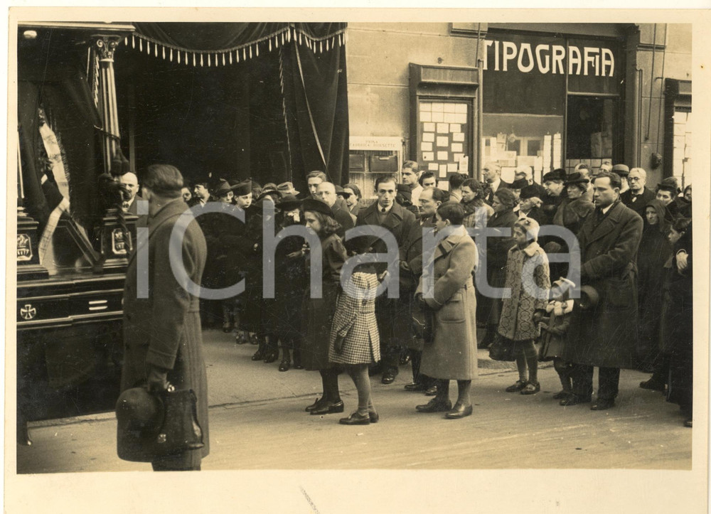 Fotografia d epoca originale 1935 ca MILANO viale Piave  Corteo funebre  Foto 24x18 cm 2 1