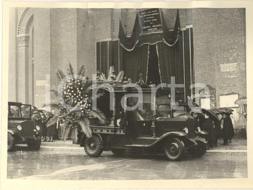 Fotografia d epoca originale 1950 ca MILANO Via Crema  Parrocchia S. Andrea  Funerale  Foto 24x18 cm 1
