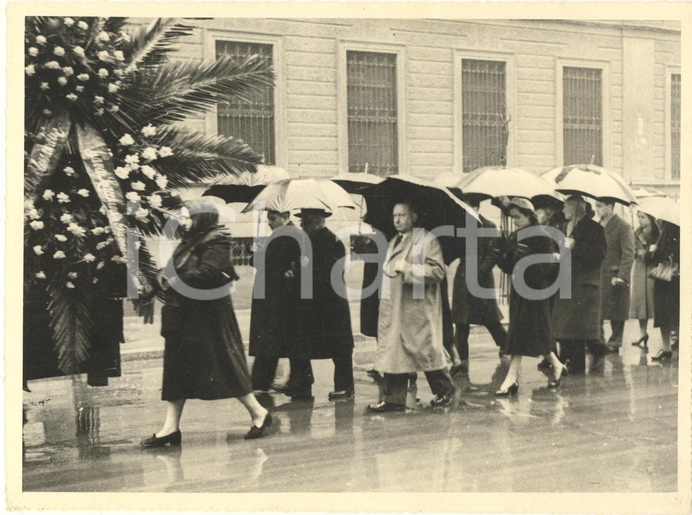 Fotografia d epoca originale 1950 ca MILANO Via Giulio Romano  Corteo funebre  Fotografia 24x18 cm 4 1