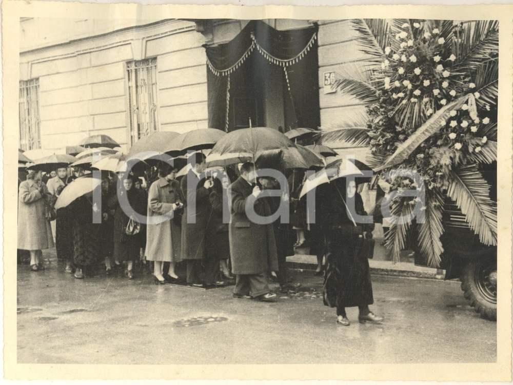Fotografia d epoca originale 1950 ca MILANO Via Ripamonti 36  Corteo funebre  Fotografia 24x18 cm 1 1