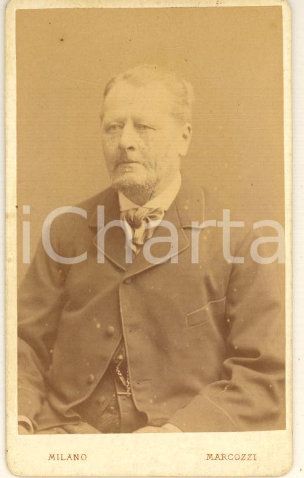 Fotografia d epoca originale 1870 ca MILANO Ritratto maschile seduto  Foto Carlo MARCOZZI CDV 1