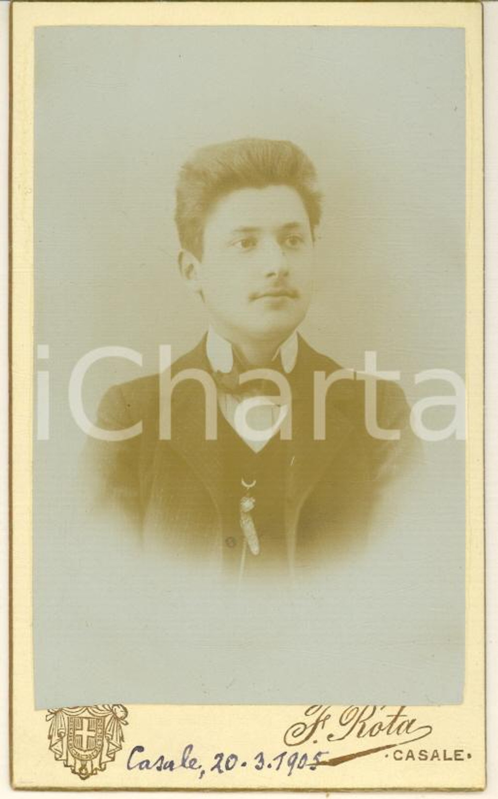 Fotografia d epoca originale 1905 CASALE MONFERRATO Ritratto di un giovane uomo Foto F. ROTA CDV 1