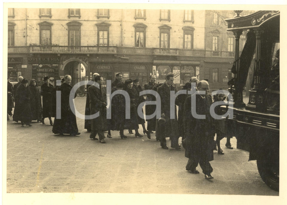 Fotografia d epoca originale 1930 ca MILANO Porta Venezia  Piazza Oberdan  Corteo funebre  Foto 2 1