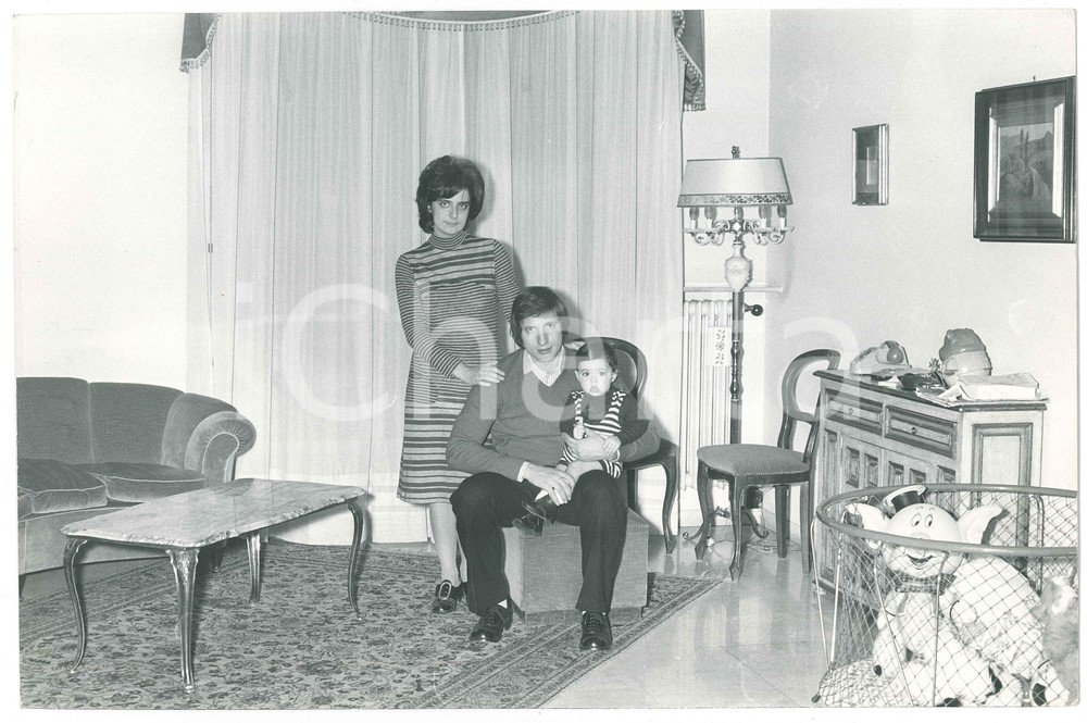 Fotografia d epoca originale 1970 ca CALCIO  JUVENTUS Pietro GEDEONE CARMIGNANI con moglie e figlio  Foto 1