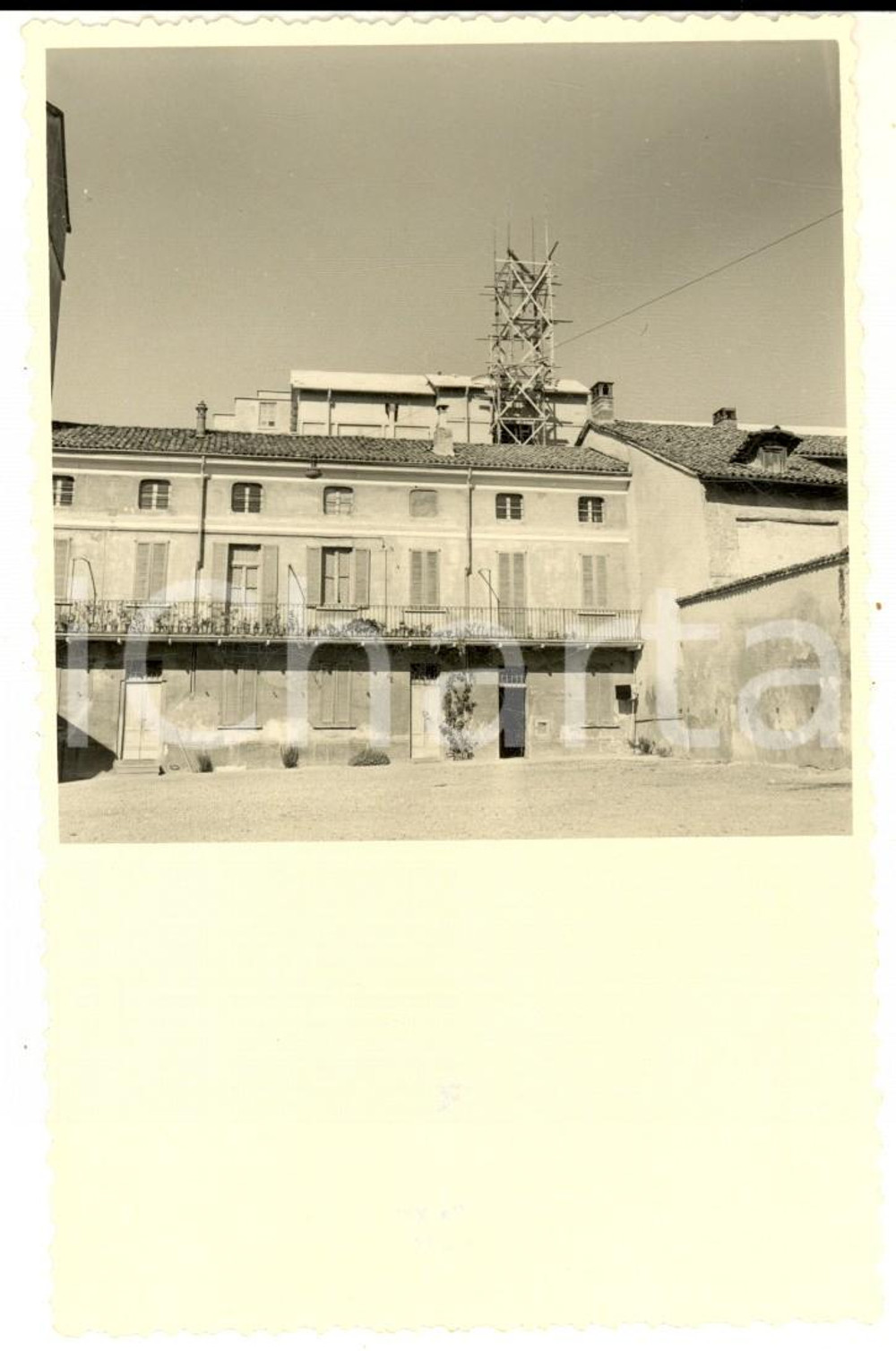 Fotografia d epoca originale 1954 STRADELLA Cortile Molino TIRELLI con impalcature Foto cartolina PERDUCA 1
