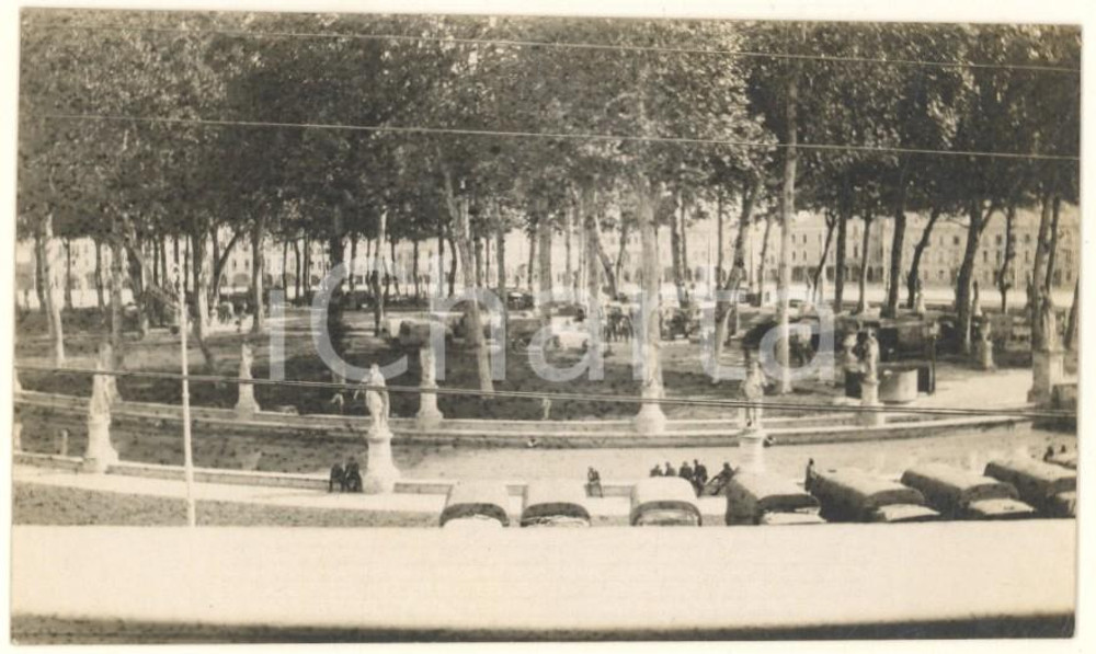 Fotografia d epoca originale 1915 ca WW1 PADOVA Prato della Valle occupato da autocarri militari  Foto 1 1