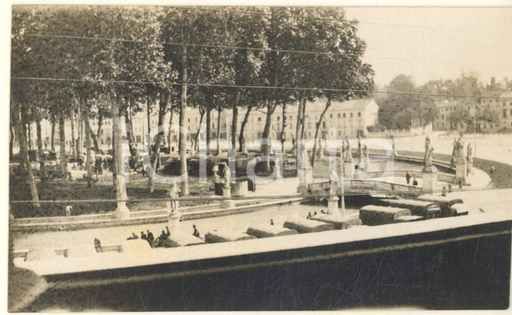 Fotografia d epoca originale 1915 ca WW1 PADOVA Prato della Valle occupato da autocarri militari  Foto 2 1