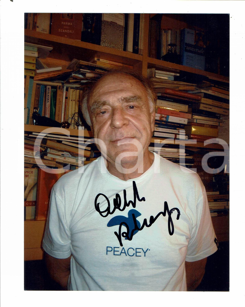 Autografo originale 2000 ca Alberto BEVILACQUA nel suo studio  Autografo su fotografia 11x15 cm 1