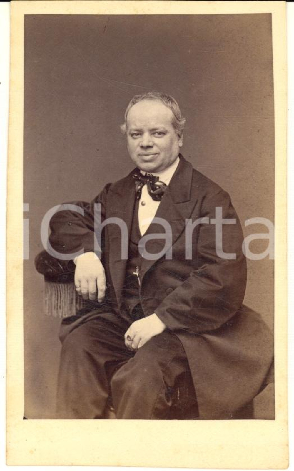 Fotografia d epoca originale 1875 ca MILANO Uomo seduto  Ritratto Foto SPAGLIARDI E SILO CDV 1