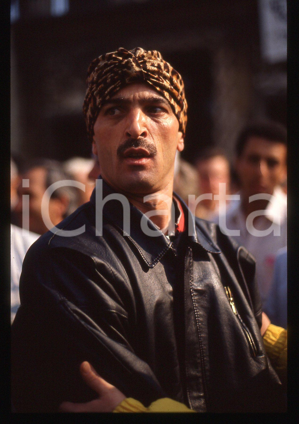 Fotografia d epoca originale 35mm vintage slide 1989 MILANO  MUSTAFA  Il mangiafuoco di Piazza Duomo 1
