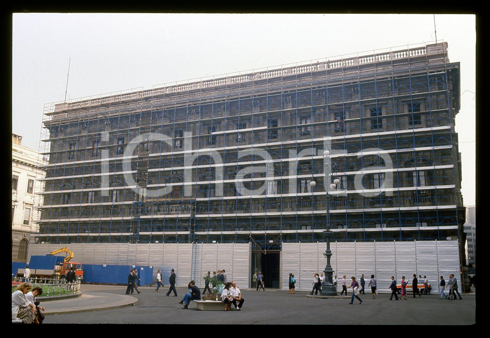 Fotografia d epoca originale 1990 ca MILANO Ponteggio a PALAZZO MARINO Piazza della SCALA 35mm VINTAGE SLIDE 1