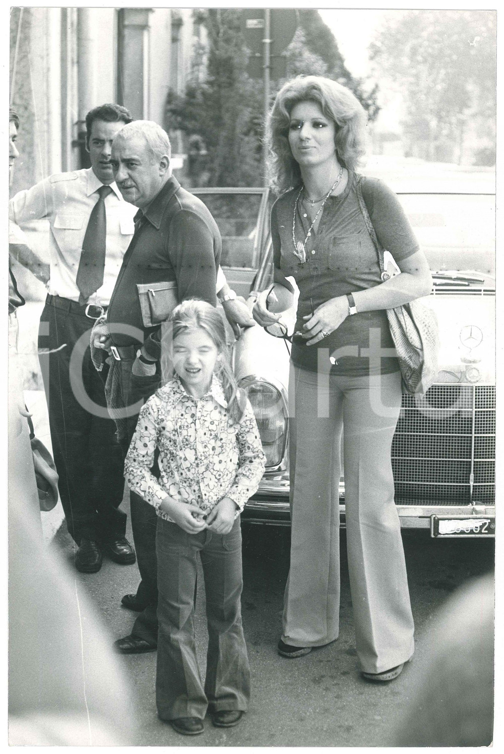 Fotografia d epoca originale 1975 ca COSTUME ITALIA Iva ZANICCHI con la figlia Michela 2 Foto 20x30 1