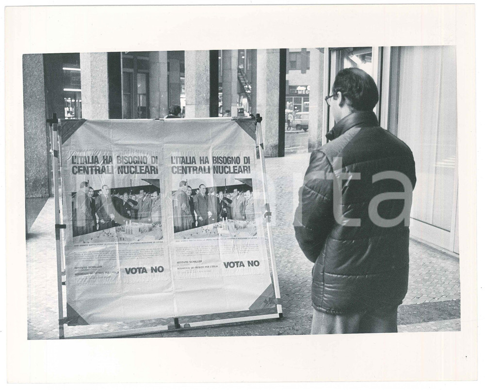 Fotografia d epoca originale 1987 MILANO  REFERENDUM SUL NUCLEARE Propaganda per il No 4 Foto 25x20 cm 1