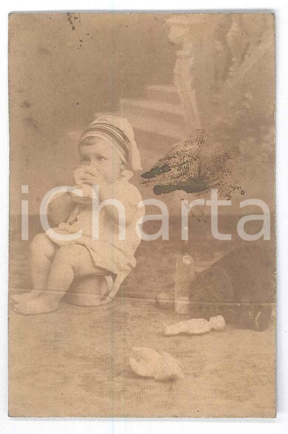 Fotografia d epoca originale 1910 ca UK ? Little girl drinking milk Photo 9x14 cm 1