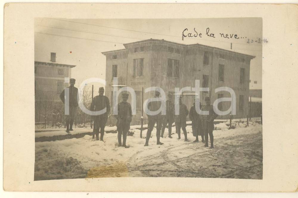 Fotografia d epoca originale 1916 WW1 Area di BELLUNO Ufficiali sotto la neve Foto cartolina 1