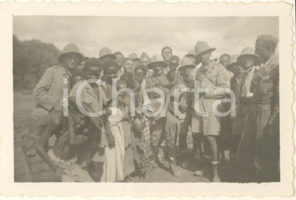 Fotografia d epoca originale 1936 AOI BELET UEN SOMALIA Soldati italiani con bambini indigeni Foto 9x6 cm 1