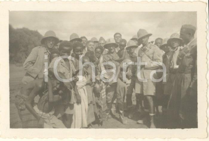 Fotografia d epoca originale 1936 AOI BELET UEN SOMALIA Soldati italiani con bambini indigeni Foto 9x6 cm 1
