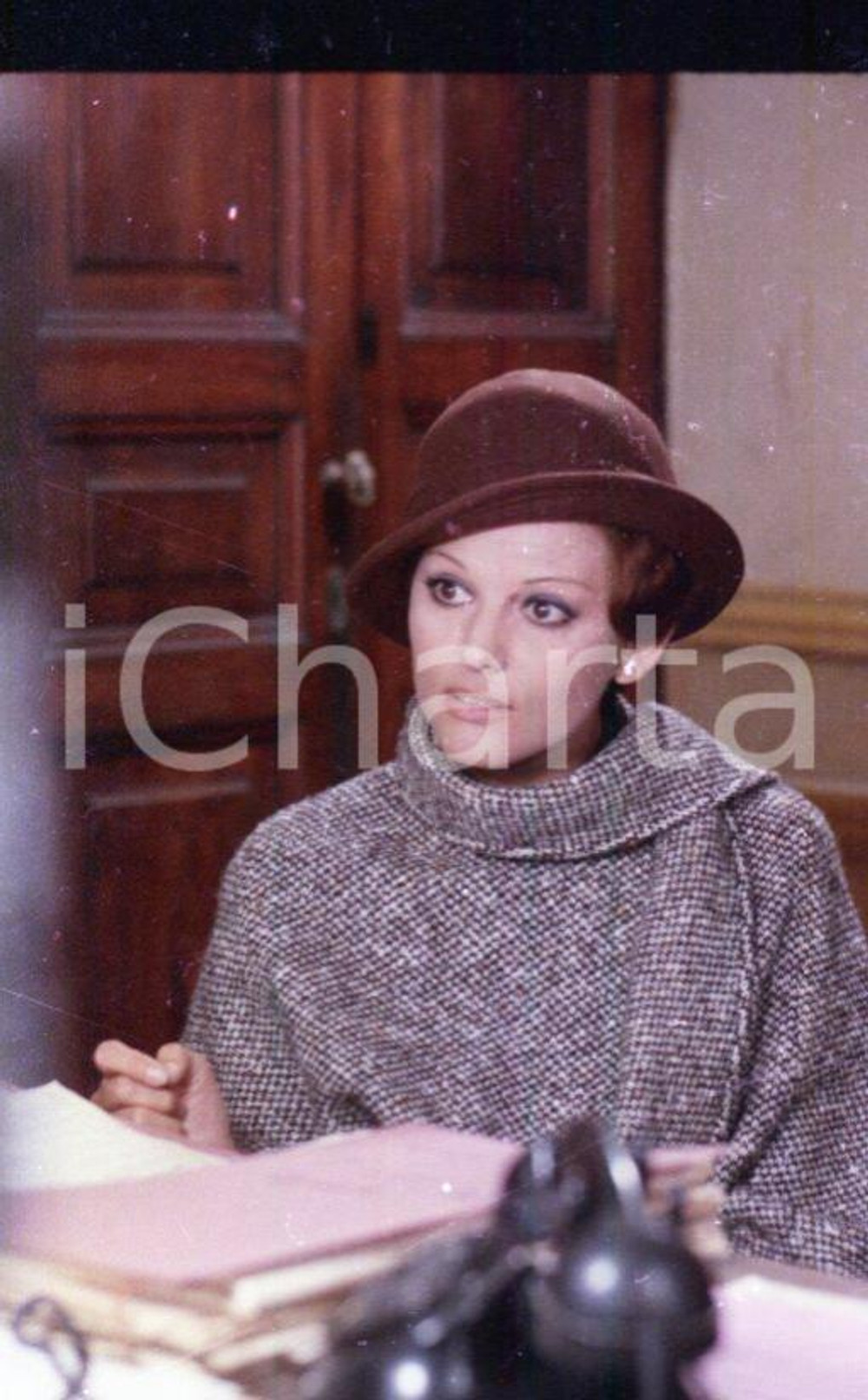 Fotografia d epoca originale 1975 Claudia CARDINALE Scatto di scena NEGATIVO ORIGINALE 1