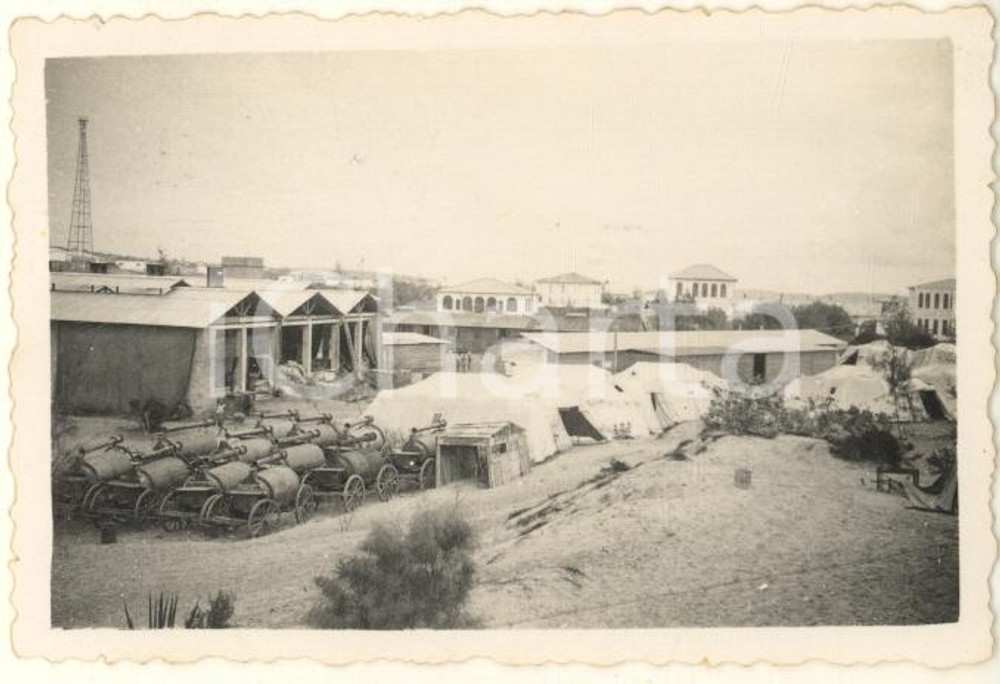 Fotografia d epoca originale 1936 AOI MOGADISCIO Campo italiano con panetteria e forni  Foto 9x6 cm 1