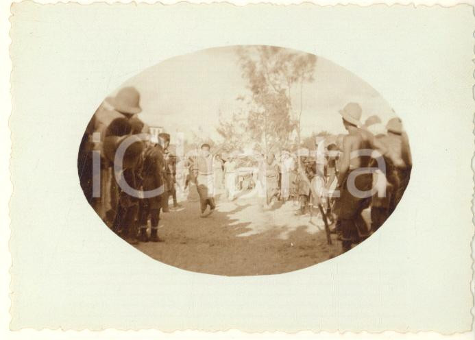 Fotografia d epoca originale 1936 AOI MOGADISCIO Giochi al campo italiano  Corsa nei sacchi Foto 9x6 cm 1