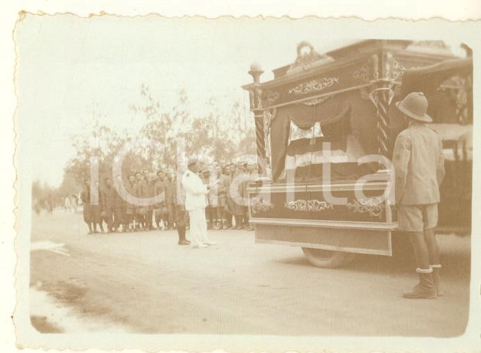Fotografia d epoca originale 1936 AOI MOGADISCIO SOMALIA Solenne corteo funebre  Discorso Foto 9x6 1