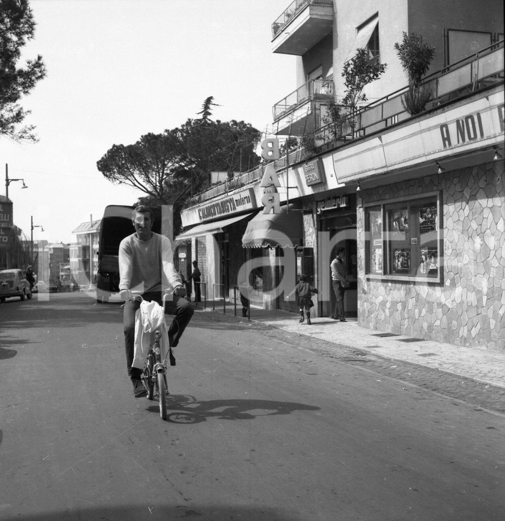 Fotografia d epoca originale 1965ca ROMA Via Clemente III Paolo GOZLINO ex CINEMA COLORADO NEGATIVO ORIG. 1