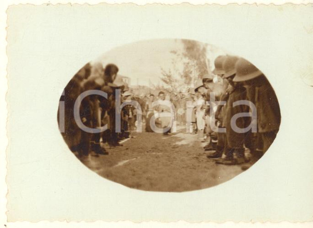 Fotografia d epoca originale 1936 AOI MOGADISCIO Giochi al campo italiano  Corsa nei sacchi Foto 9x6 cm 1