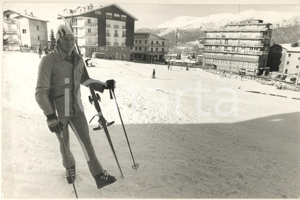 Fotografia d epoca originale 1970 ca SAUZE D OULX Sciatore Piero GROS sulle piste del suo paese  Foto 30x20 1