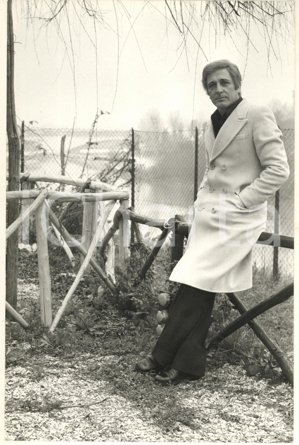 Fotografia d epoca originale 1975 ca COSTUME ITALIA Ugo PAGLIAI in campagna  Ritratto Foto 20x30 1 1