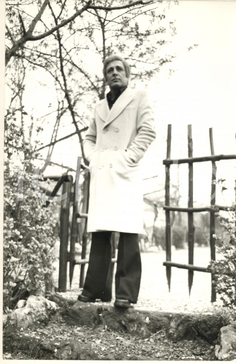 Fotografia d epoca originale 1975 ca COSTUME ITALIA Ugo PAGLIAI in campagna  Ritratto Foto 20x30 2 1