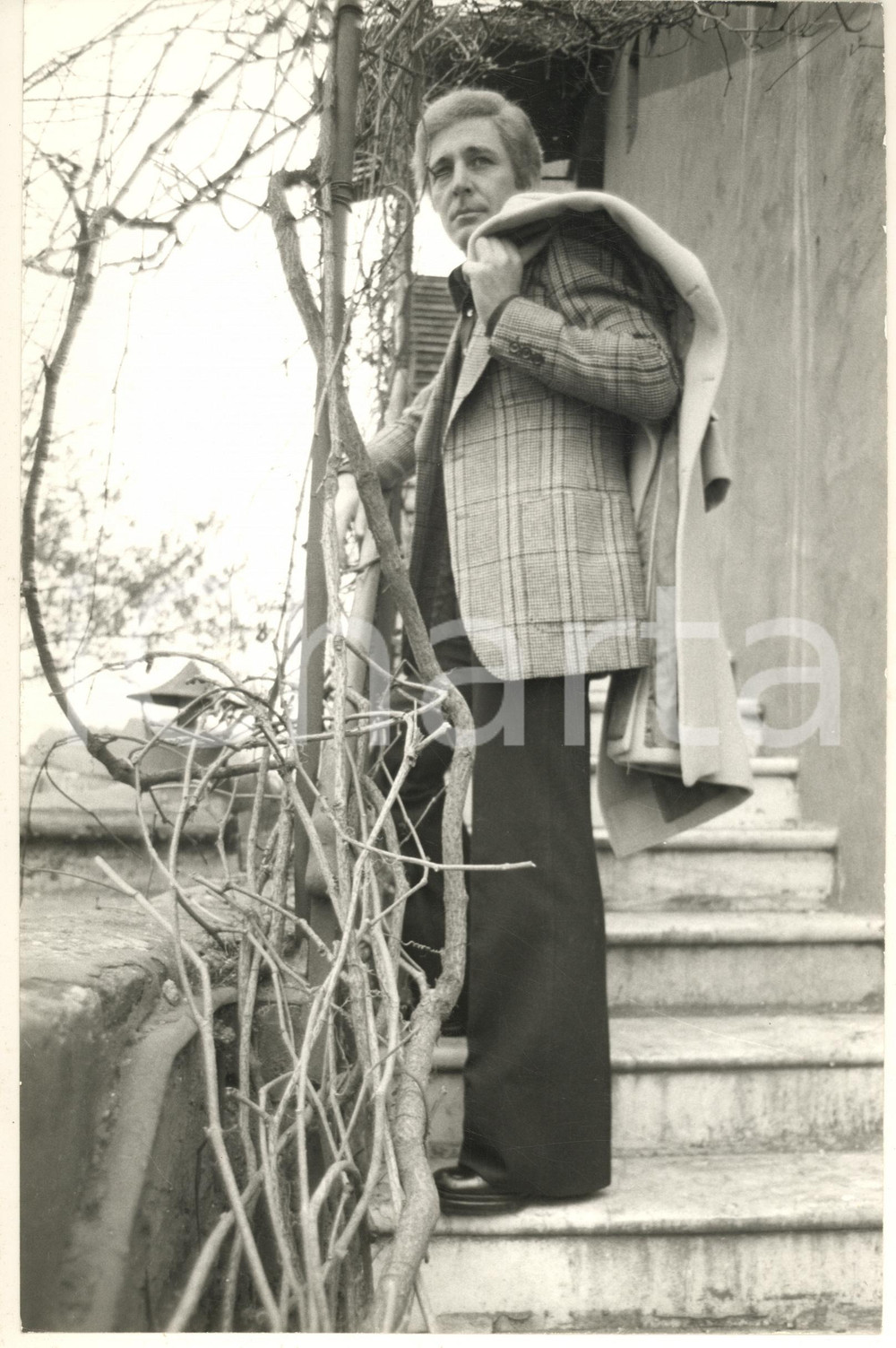 Fotografia d epoca originale 1975 ca COSTUME ITALIA Ugo PAGLIAI in campagna  Ritratto Foto 20x30 3 1