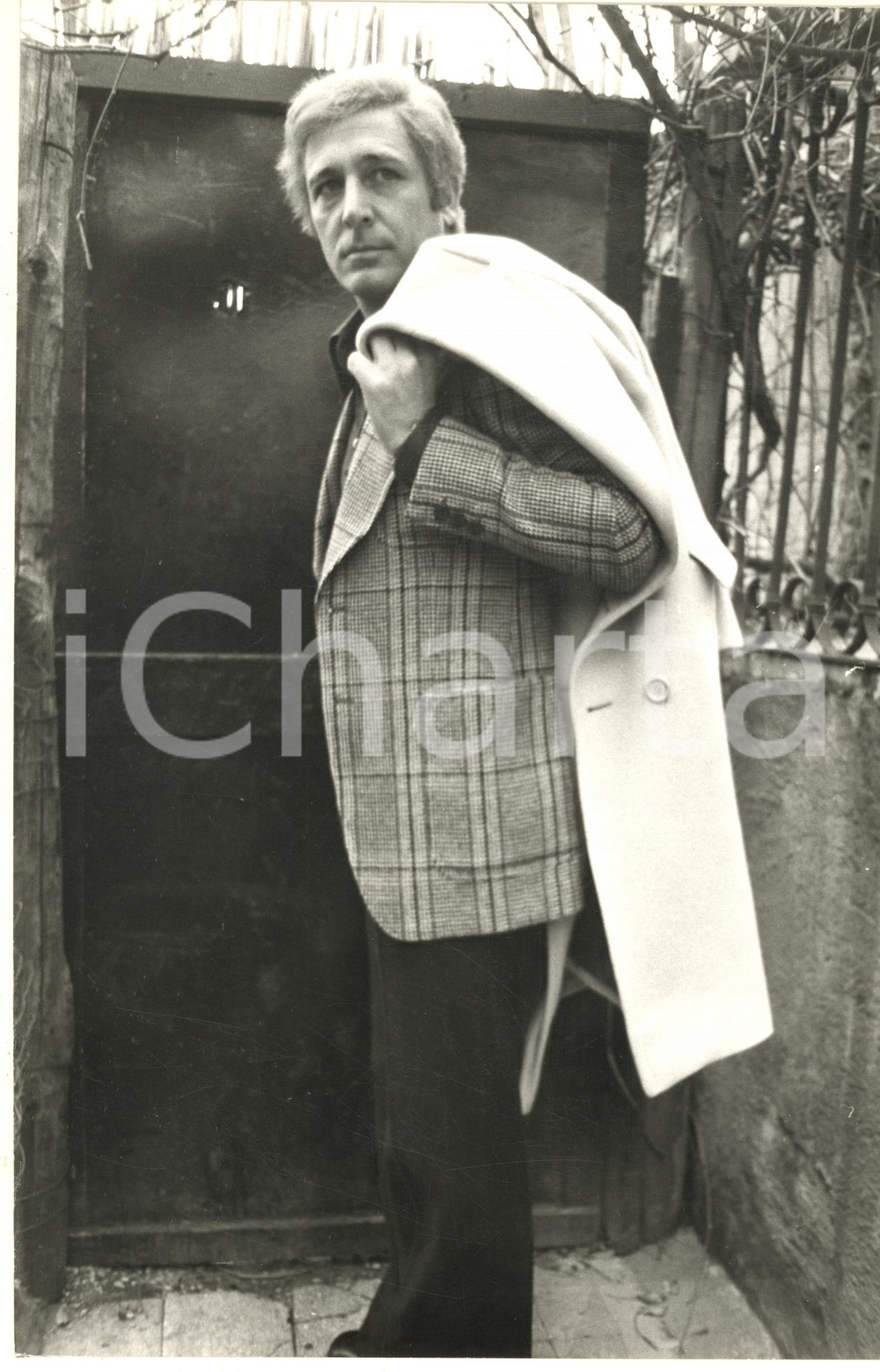 Fotografia d epoca originale 1975 ca COSTUME ITALIA Ugo PAGLIAI in campagna  Ritratto Foto 20x30 4 1