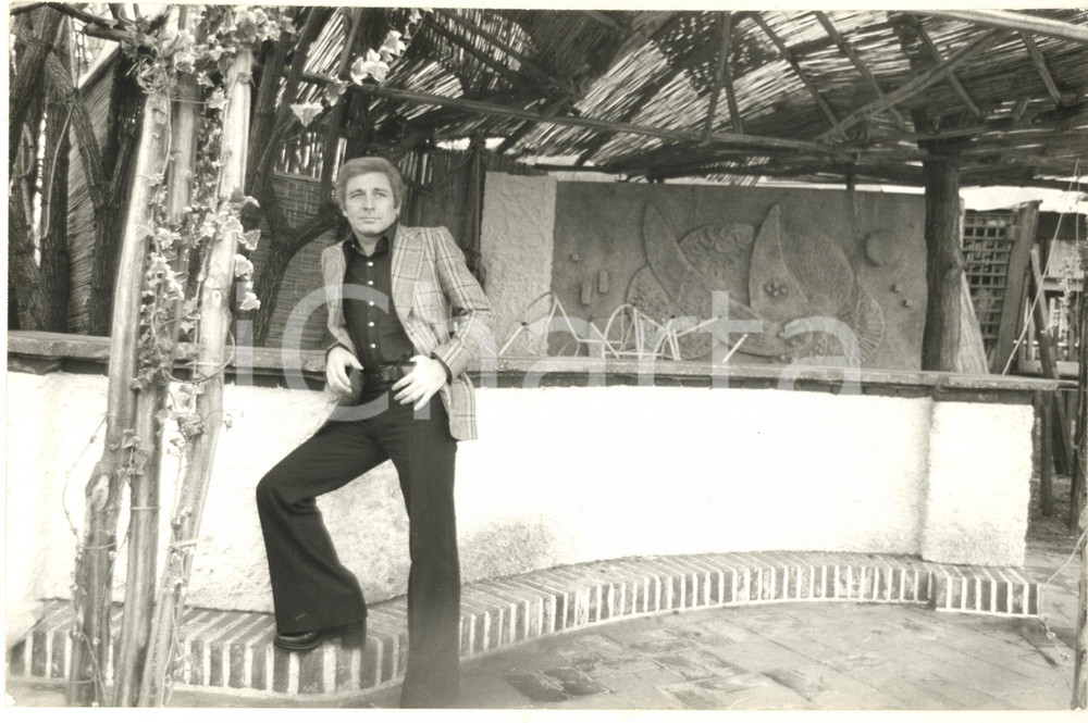 Fotografia d epoca originale 1975 ca COSTUME ITALIA Ugo PAGLIAI in campagna  Ritratto Foto 30x20 10 1